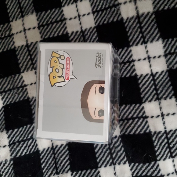 Funko POP! Monica Geller Vinyl Figure - Red, Black, White - Picture 5 of 6